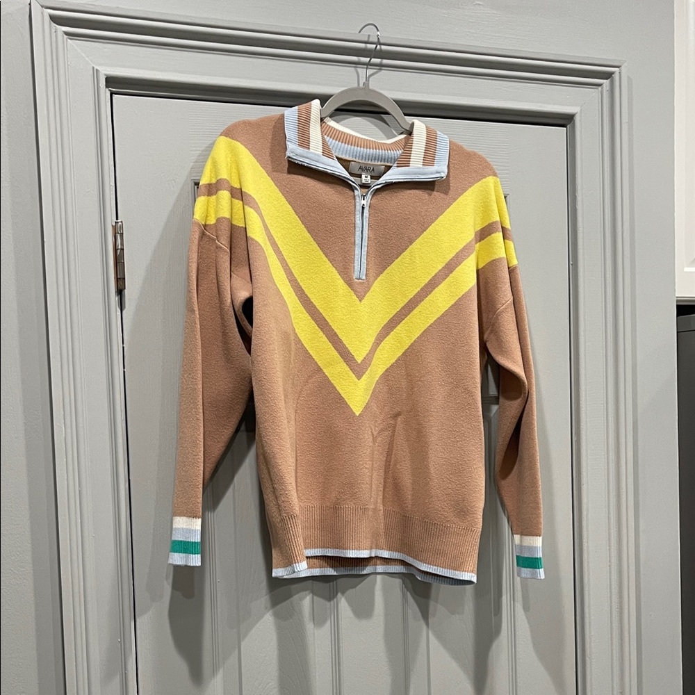 AVARA Stylish Zip-Up Sweater with Yellow Chevron